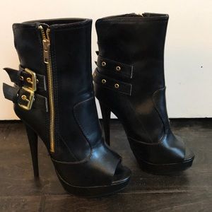 Gorgeous peep toe heels sz 6